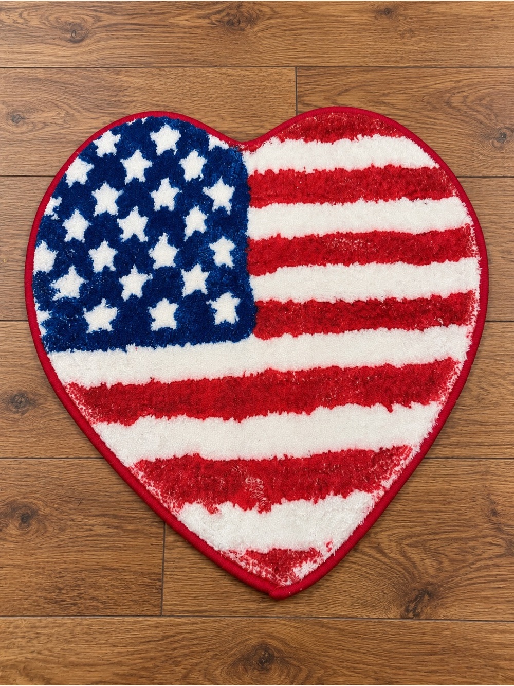 Patriotic Heart-Shaped Accent Rug in Red, White, and Blue 16 Inches